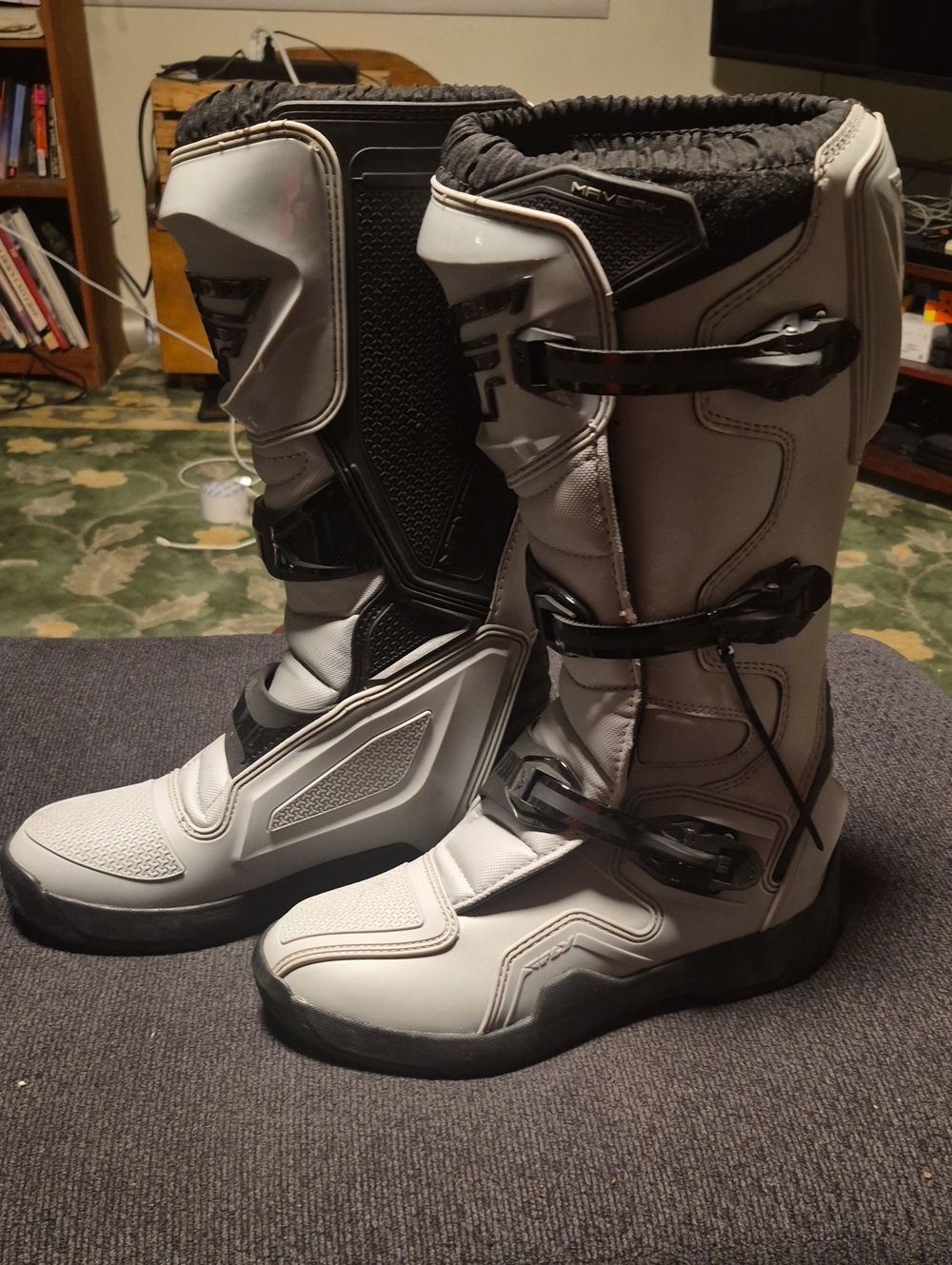 Men's Gray Motocross Boots - Secure Buckle Closure